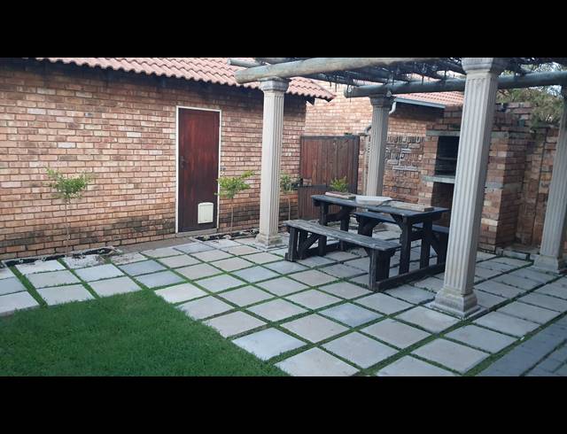 2 BEDROOM TOWNHOUSE FOR SALE IN ANNLIN